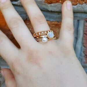 Stackable pearl and gold 3 ring set size 8.75/10